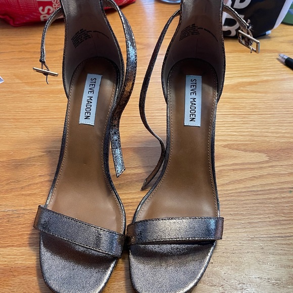 Steve Madden Heels. New, never worn. - Picture 4 of 4